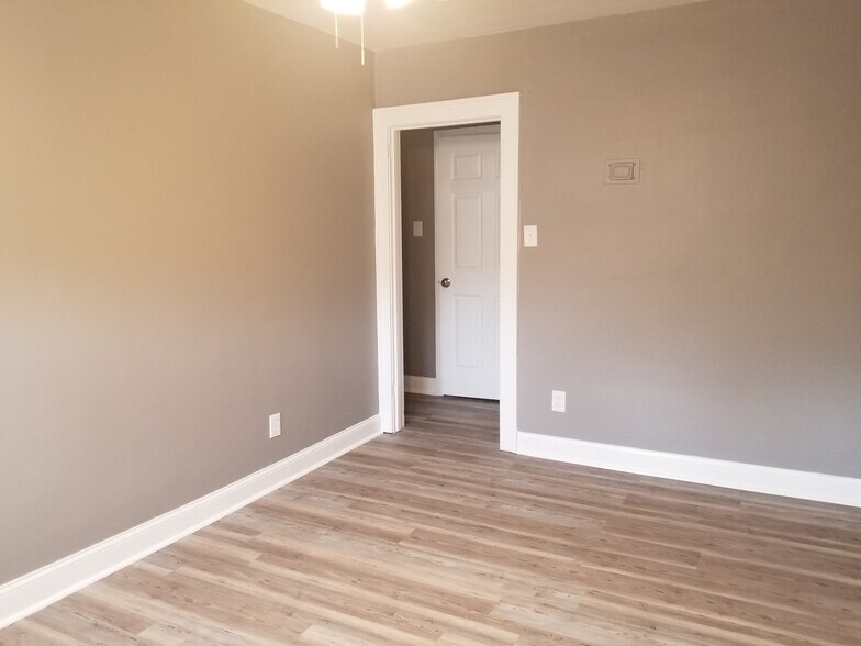 Living Room - 2715 Center St