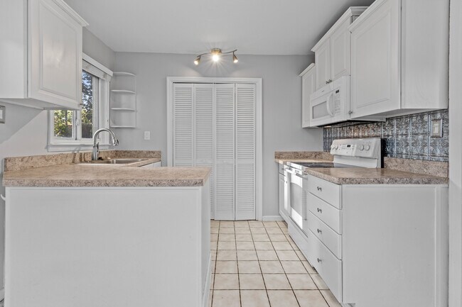 Building Photo - 3915 Linwood Ave