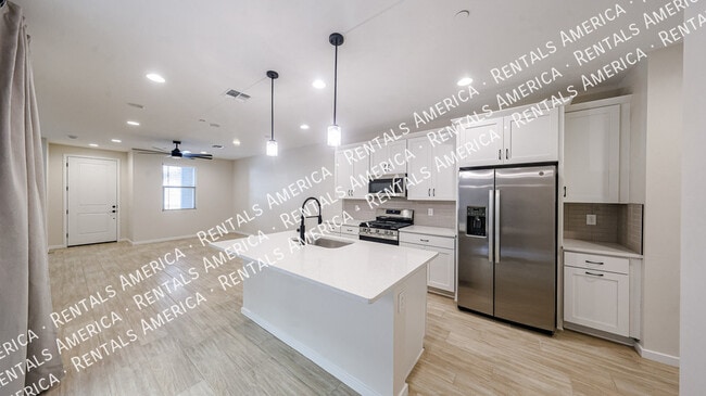 Building Photo - 2858 N Evergreen St