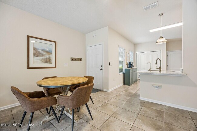 Building Photo - 470 Servia Dr