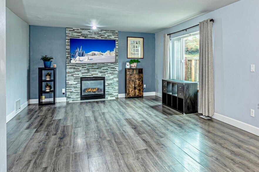 Building Photo - 4601 Nassau Ave NE