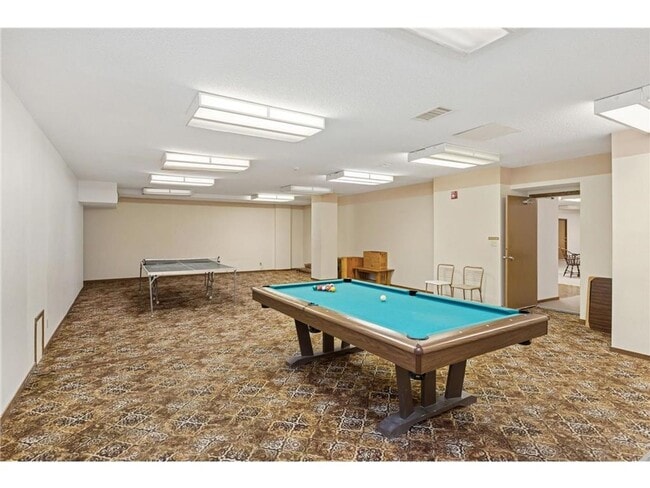 Building Photo - AVAILABLE NOW - Gorgeous 2 BR, 2 BA Condo, with Parking and Excellent Location