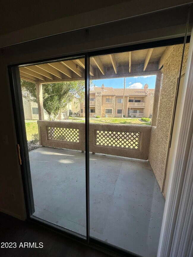 Building Photo - 930 N Mesa Dr