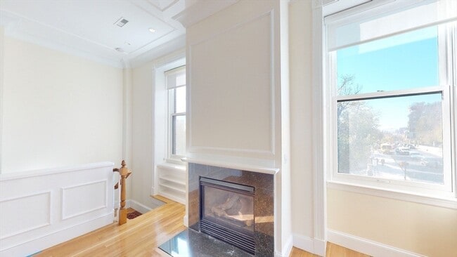 Building Photo - 22 Beacon St