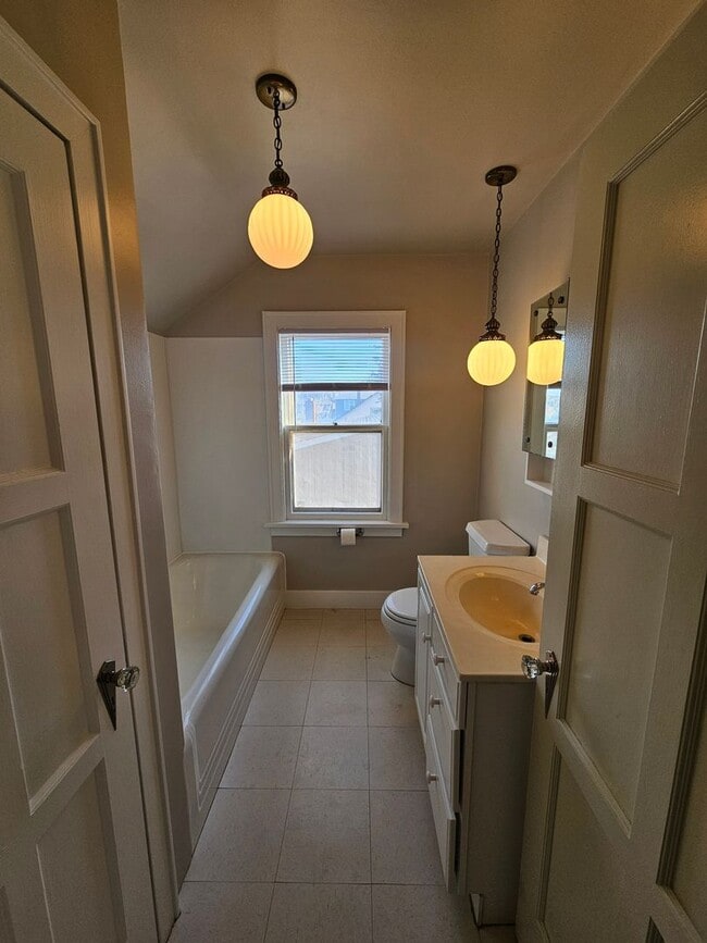 Building Photo - 4 BED | 2.5 BATH | DOUBLE GARAGE | WEST RAPID | FURNISHED