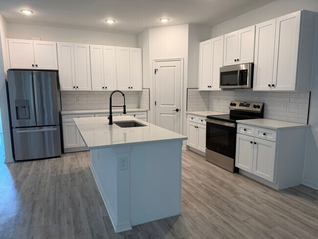 Building Photo - 1145 Edgerton Ave