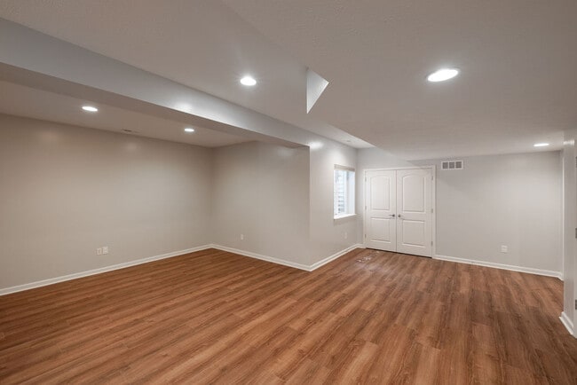 Building Photo - 8965 Snowberry Court