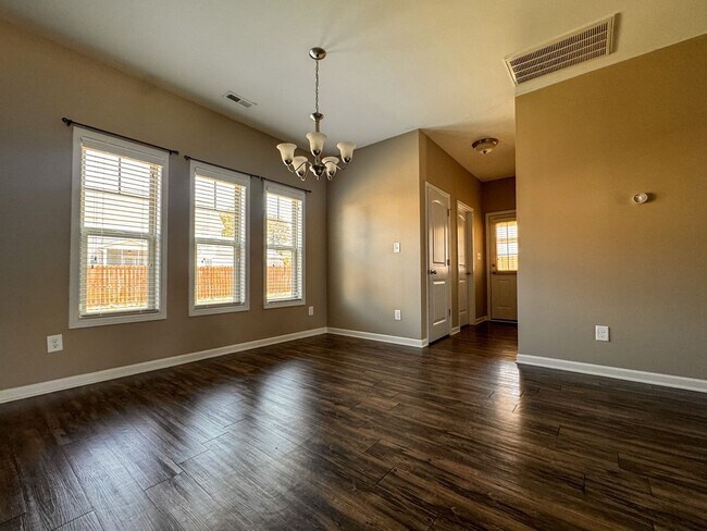 Building Photo - Beautiful 4 Bed 3.5 Bath Home in Jack Britt School District