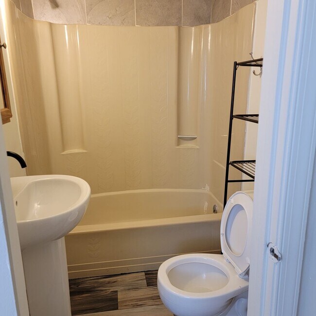 Building Photo - Welcome to Smryna!