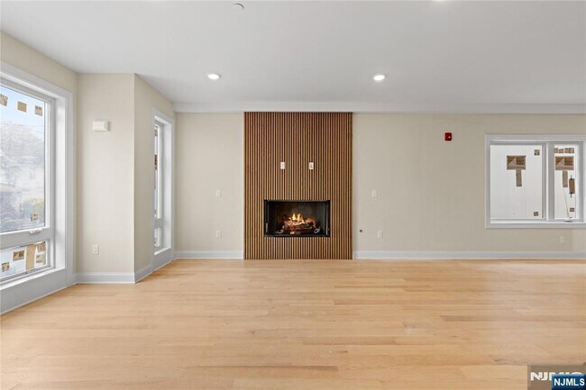 Building Photo - 45 Lincoln Ave