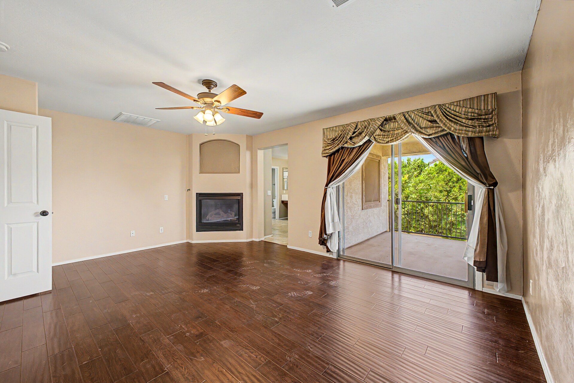 Building Photo - 3928 E Parkview Dr