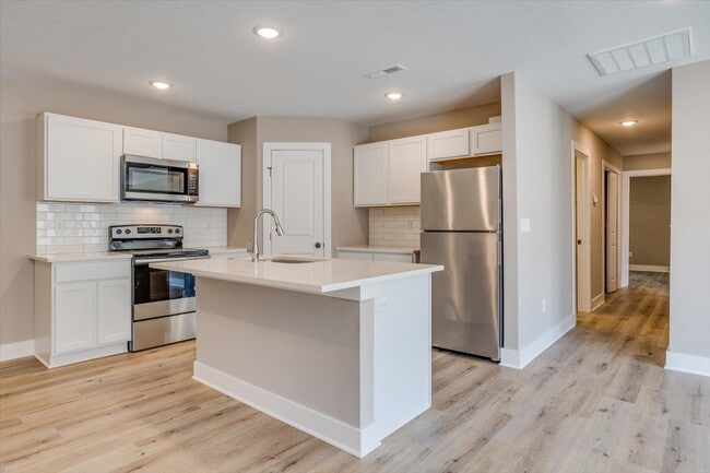 Building Photo - 5572 N Sandkey Ct