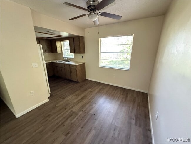 Building Photo - 923 S Brisson Terrace
