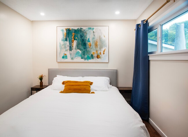 Building Photo - 136 Olive St