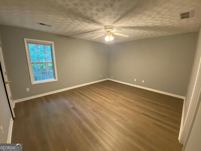 Building Photo - 4611 Logan Way