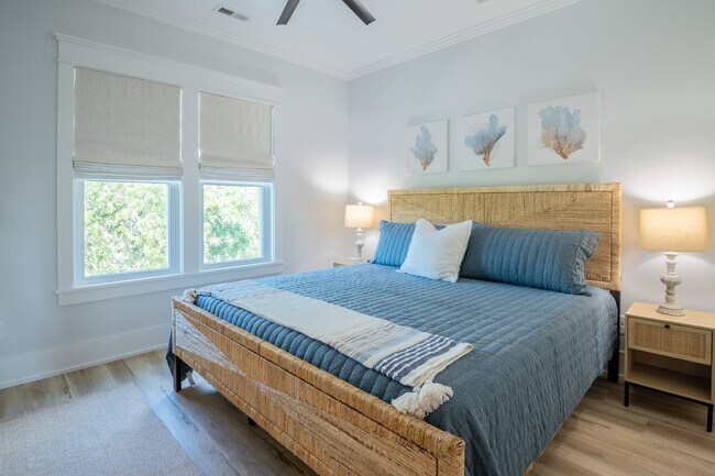 Building Photo - OFF-SEASON FURNISHED BEACH HOUSE AVAILABLE...