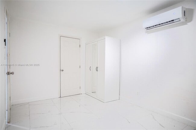 Building Photo - 840 NW 170th Terrace
