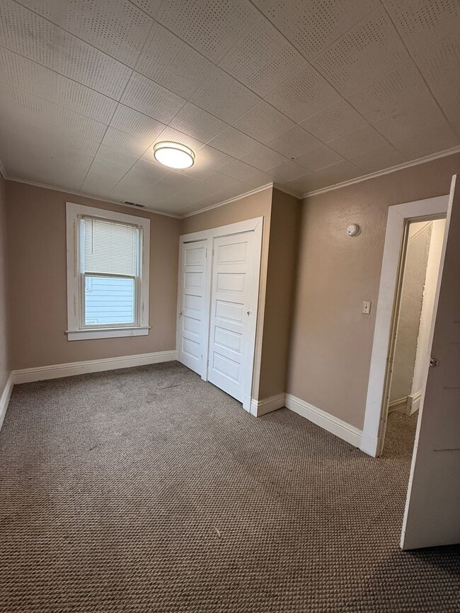 Building Photo - 914 Lawrence St