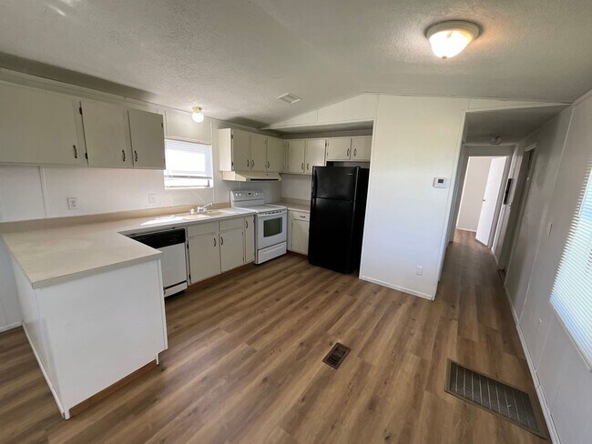 Building Photo - 2685 Pebble Hill Rd