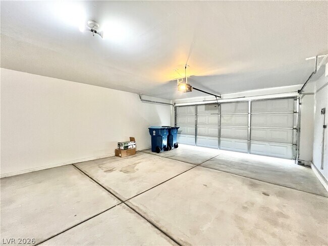 Building Photo - 1705 Encarta St