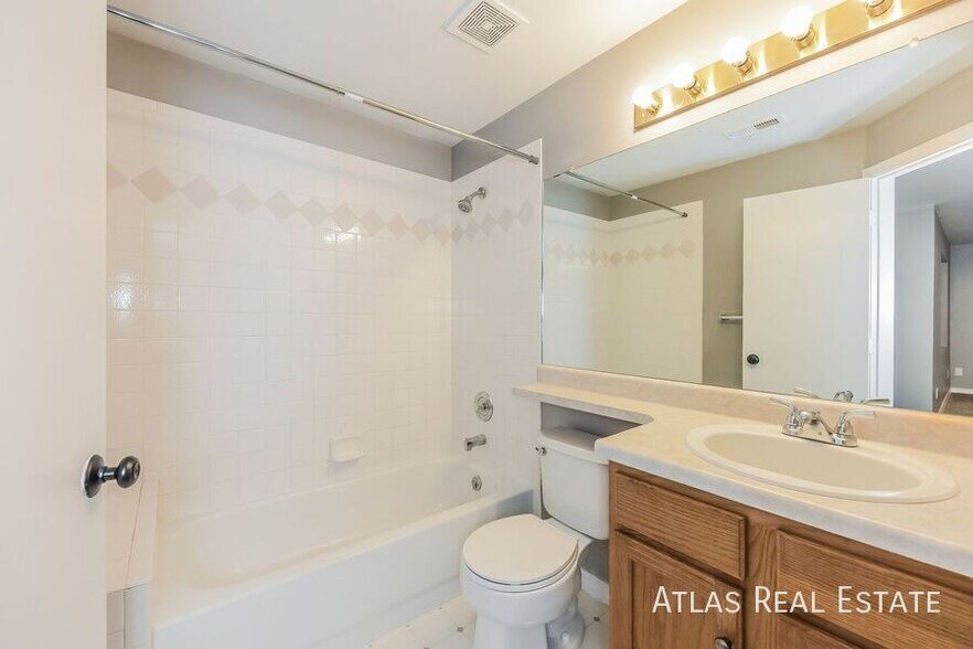 Building Photo - 8015 Ferncliff Dr