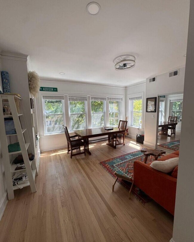 Building Photo - 2 bedroom in Chicago IL 60618