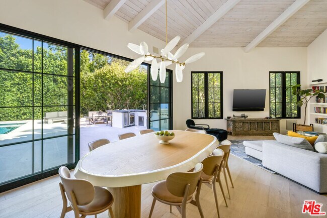 Building Photo - 7651 Willow Glen Rd