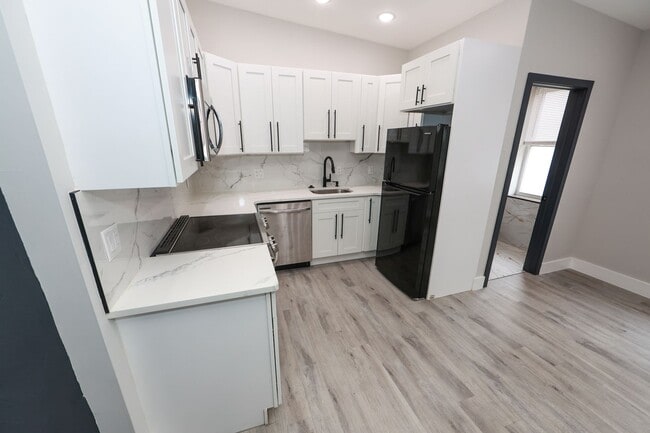 Building Photo - 3565 Kensington Ave