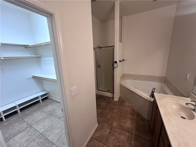 Building Photo - 2792 La Paloma Dr