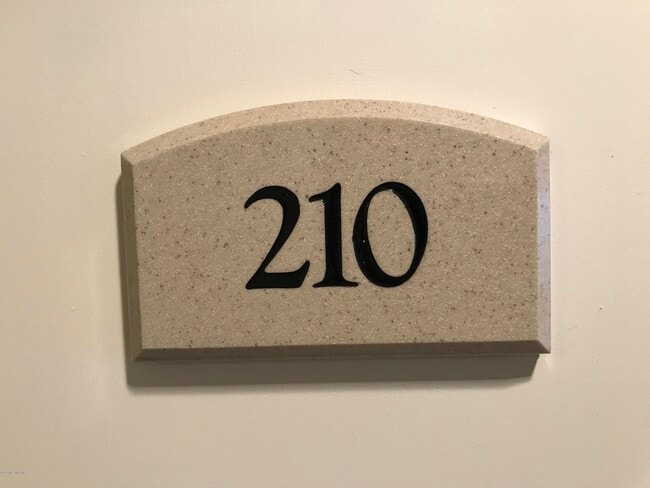 Building Photo - 400 E Bay St