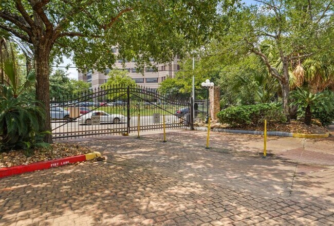 Building Photo - 2300 Old Spanish Trl