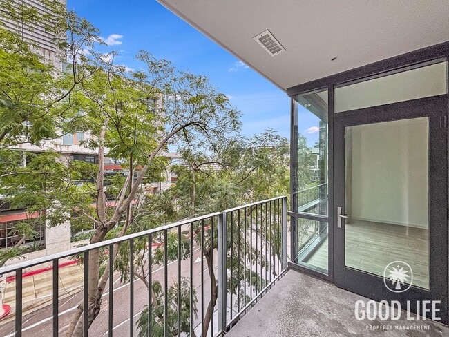 Building Photo - Stunning 1B/1BA Condo in East Village W/ A/C, W/D, Rooftop Deck, Padres Stadium Views, Community ...