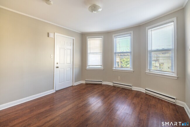 Building Photo - 793 Brewster St