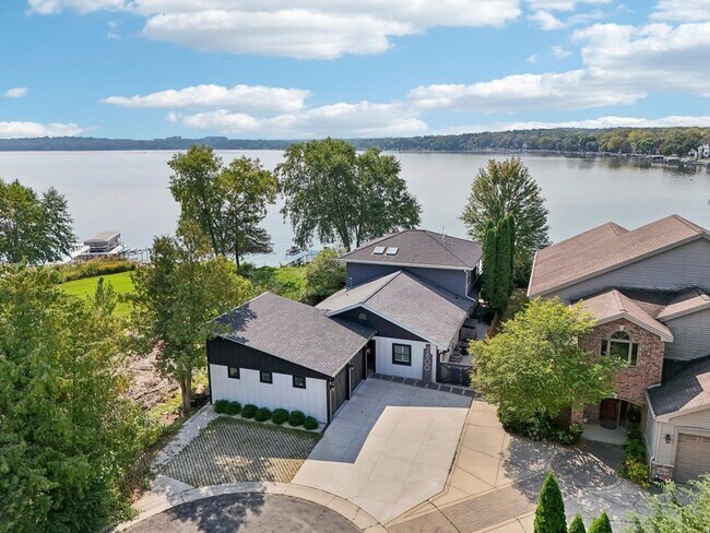 Building Photo - 2800 Tomahawk Ct