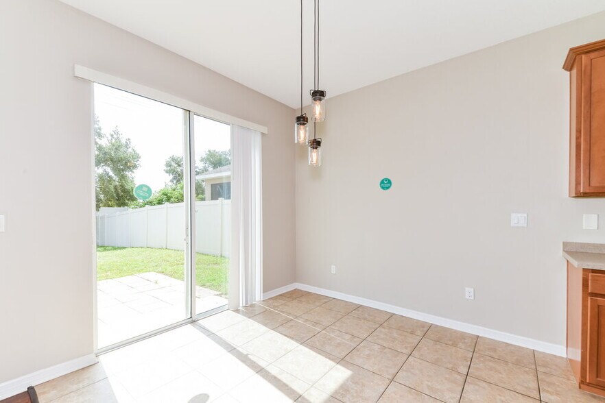 Building Photo - 901 Fern Leaf Dr