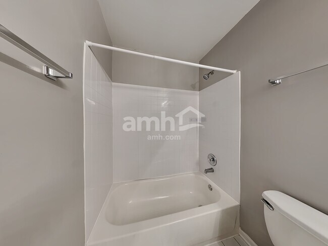 Building Photo - 9921 Bedford Dr