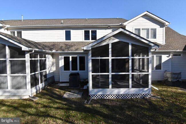 Building Photo - 117 Lakeside Dr