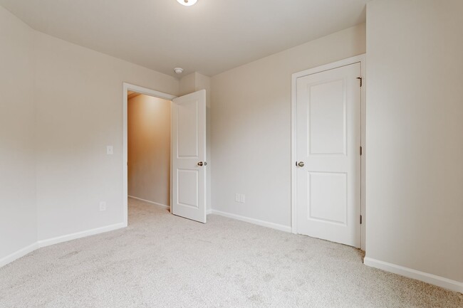 Building Photo - Like-New 4 Bedroom Home in Boulder Ridge –...