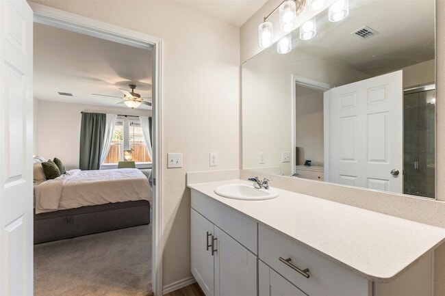 Building Photo - 10112 Falkland Rd