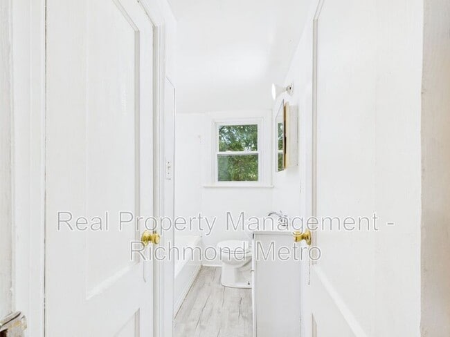 Building Photo - 3905 Larchmont Ln