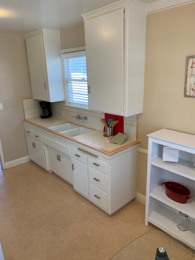 Building Photo - 225 3rd Ave