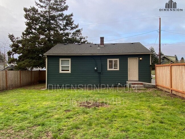 Building Photo - Charming Rambler 2-Bedroom Home with Fully Fenced Yard in Bremerton!