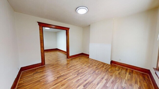 Building Photo - 102 E Patterson Ave