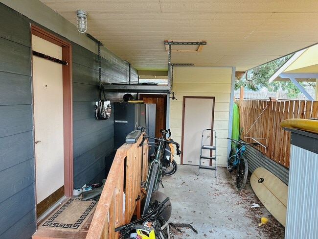 Building Photo - PRELEASING: 3 bdrm/1.5 bath house near WWU + Fairhaven