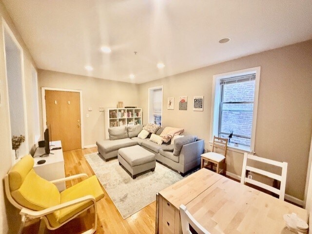 Building Photo - 97 Prince St