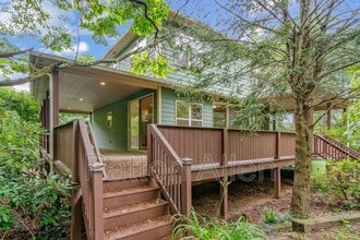 Building Photo - 7 Eastway St