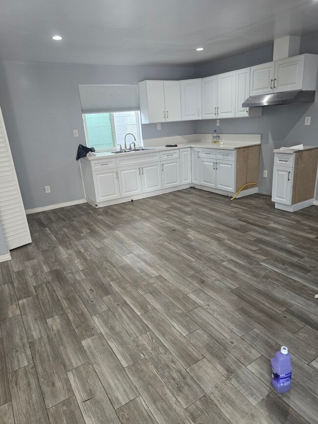 Building Photo - 505 Harding Ave