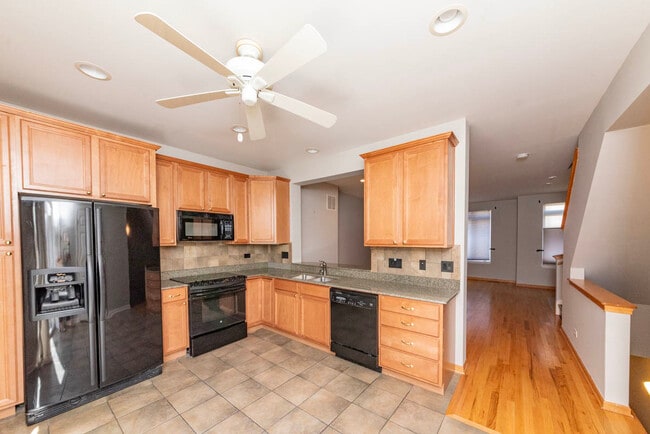 Building Photo - 2331 N Lister Ave