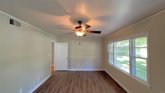 Building Photo - 804 Hillman St