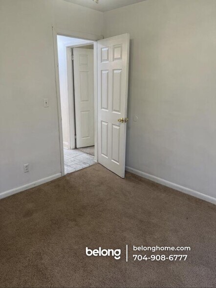 Building Photo - 5724 Phillips St